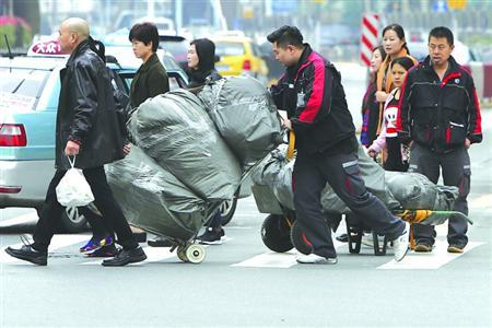 德普瑞工業(yè)品商城—雙十一 快遞公司啟用機(jī)器人分揀包裹 德普瑞工業(yè)品商城—雙十一 快遞公司啟用機(jī)器人分揀包裹